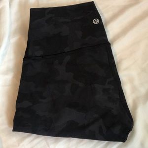Lululemon dark camo Wunder under